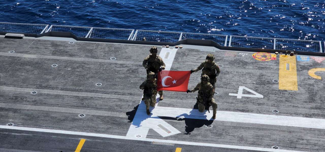TCG Anadolu İlklere İmza Attı: Diha Havalandı, Pirana Hedefi İmha Etti 8